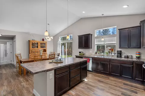 Kitchen - 148957 Mabel Dr, La Pine, OR 97739 photo 1 of 3