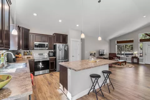 Kitchen - 148957 Mabel Dr, La Pine, OR 97739 photo 3 of 3