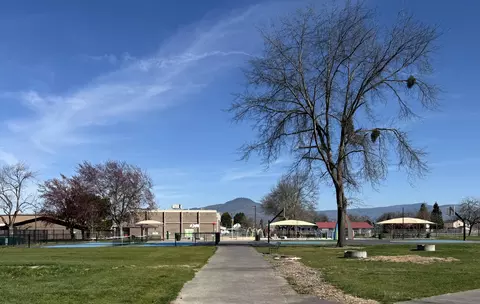 2717 Howard Ave, Medford, OR 97501