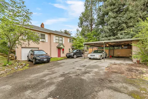 868 NE A St, Grants Pass, OR 97526