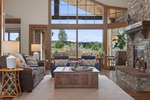 Living - 19345 Roswell Dr, Bend, OR 97702 photo 1 of 2