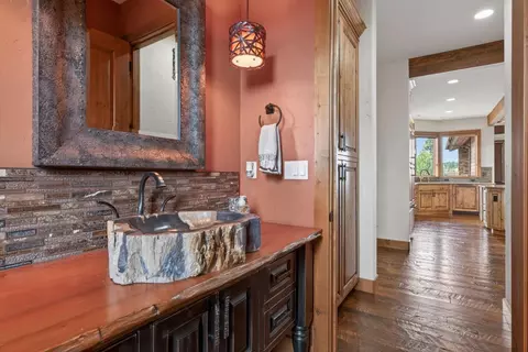Bath - 19345 Roswell Dr, Bend, OR 97702 photo 5 of 5