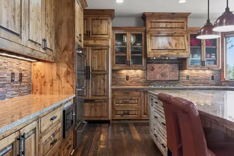Kitchen - 19345 Roswell Dr, Bend, OR 97702 photo 2 of 4