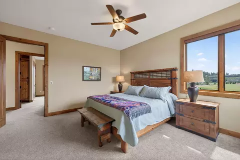 Bedroom - 19345 Roswell Dr, Bend, OR 97702 photo 5 of 6