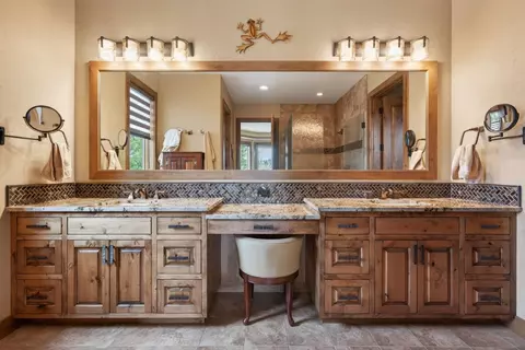 Bath - 19345 Roswell Dr, Bend, OR 97702 photo 1 of 5