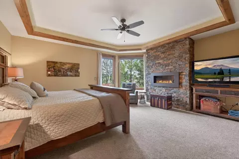 Bedroom - 19345 Roswell Dr, Bend, OR 97702 photo 1 of 6