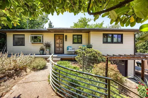571 S Mountain Ave, Ashland, OR 97520