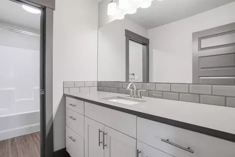 Bath - 61391 Sunbrook Dr, Bend, OR 97702 photo 4 of 5