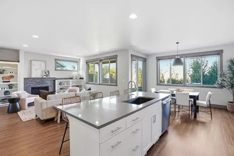 Kitchen - 61391 Sunbrook Dr, Bend, OR 97702 photo 3 of 4