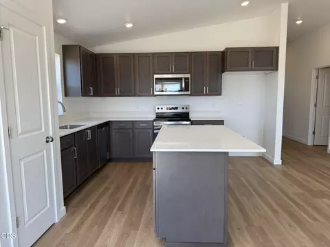 Kitchen - 237 SE Peppermint Loop #4, Culver, OR 97734 photo 4 of 4