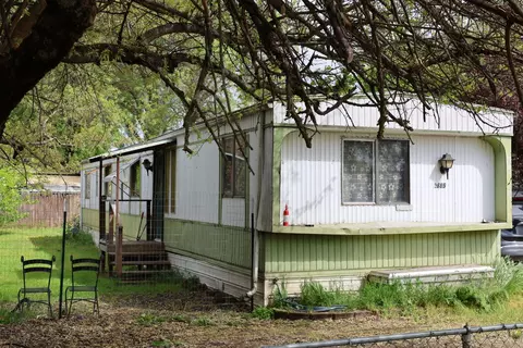 2685 Avenue A, White City, OR 97503