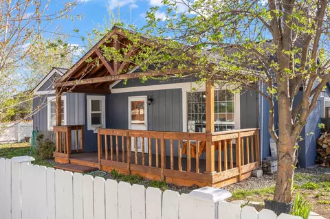 248 NW 3rd St, Redmond, OR 97756