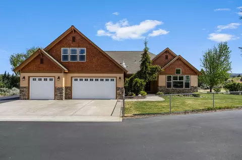 2310 SE Bitterbrush Dr, Madras, OR 97741