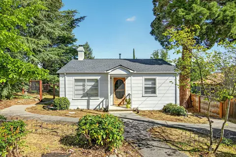 621 Altamont St, Ashland, OR 97520