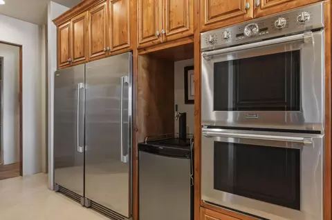 Kitchen - 19100 Macalpine Loop, Bend, OR 97702 photo 6 of 7