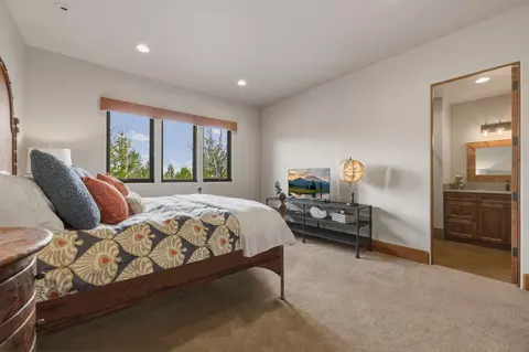 Bedroom - 19100 Macalpine Loop, Bend, OR 97702 photo 3 of 6