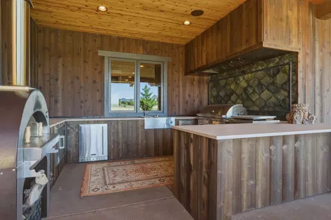 Kitchen - 19100 Macalpine Loop, Bend, OR 97702 photo 1 of 7