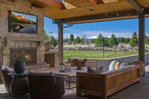 Exterior - 19100 Macalpine Loop, Bend, OR 97702 photo 2 of 11