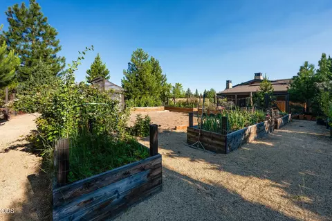 Exterior - 19100 Macalpine Loop, Bend, OR 97702 photo 19 of 23