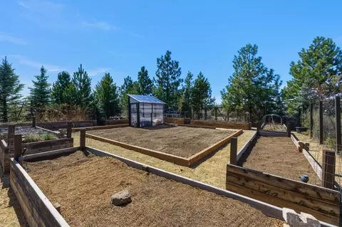 Exterior - 19100 Macalpine Loop, Bend, OR 97702 photo 10 of 11