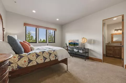 Bedroom - 19100 Macalpine Loop, Bend, OR 97702 photo 3 of 6
