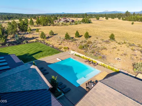 Exterior - 19100 Macalpine Loop, Bend, OR 97702 photo 12 of 23