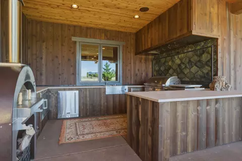 Kitchen - 19100 Macalpine Loop, Bend, OR 97702 photo 1 of 6