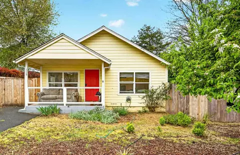 115 California St, Ashland, OR 97520