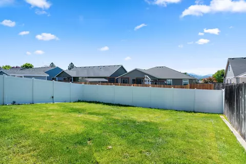 Exterior - 628 Barton Rd, Eagle Point, OR 97524 photo 9 of 9