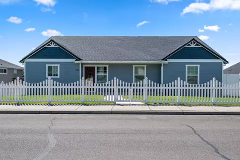 628 Barton Rd, Eagle Point, OR 97524