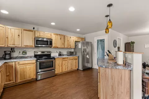 Kitchen - 628 Barton Rd, Eagle Point, OR 97524 photo 3 of 3