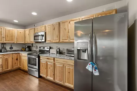 Kitchen - 628 Barton Rd, Eagle Point, OR 97524 photo 1 of 3