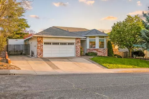 1518 Cypress Point Dr, Medford, OR 97504
