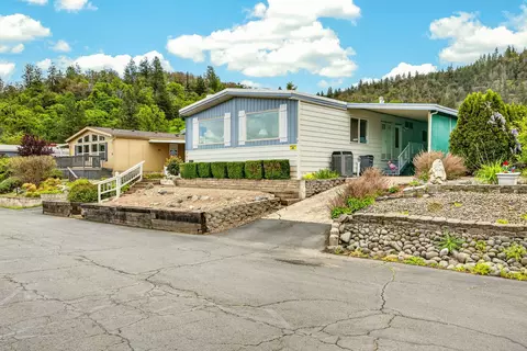 3955 S Stage Rd #SPACE 38, Medford, OR 97501