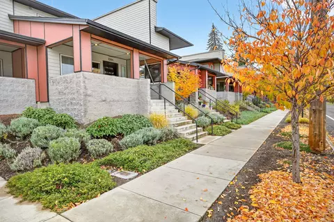 1084 E Main St, Ashland, OR 97520