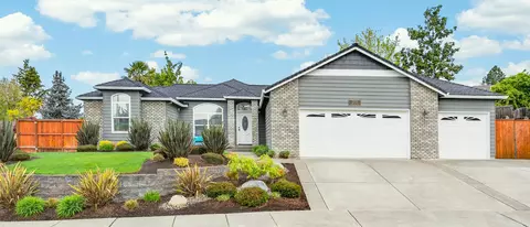 2711 Brookside Dr, Medford, OR 97504