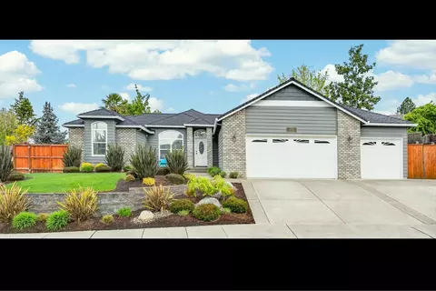 2711 Brookside Dr, Medford, OR 97504