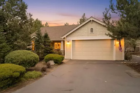 900 Victoria Falls Dr, Redmond, OR 97756