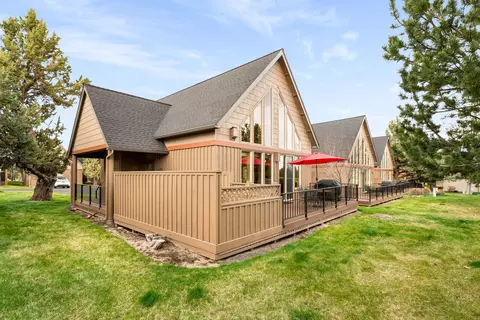8588 Red Wing Ln, Redmond, OR 97756