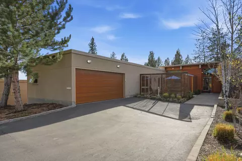2207 NW Reserve Camp Ct, Bend, OR 97703