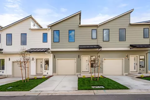 2028 Sunset Dr #6, Medford, OR 97501