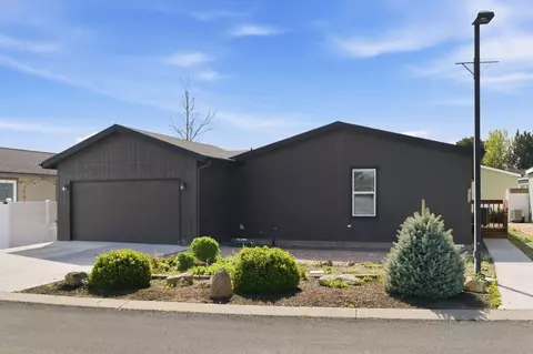 2530 SW Evening Primrose Dr, Redmond, OR 97756