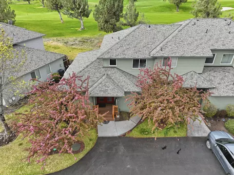 999 Golden Pheasant Dr, Redmond, OR 97756