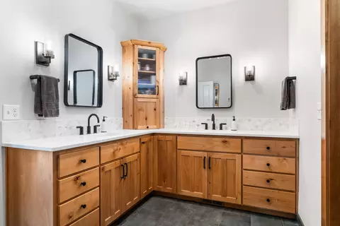 Bath - 14597 Bluegrass Loop, Sisters, OR 97759 photo 1 of 5