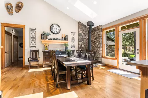 Dining - 14597 Bluegrass Loop, Sisters, OR 97759 photo 2 of 3