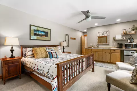 Bedroom - 14597 Bluegrass Loop, Sisters, OR 97759 photo 7 of 7