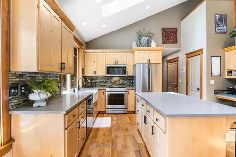 Kitchen - 14597 Bluegrass Loop, Sisters, OR 97759 photo 1 of 5