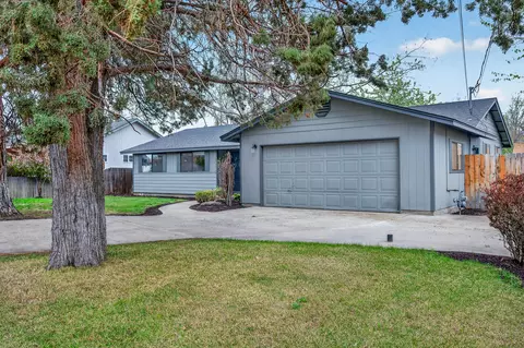 2747 SW 23rd St, Redmond, OR 97756