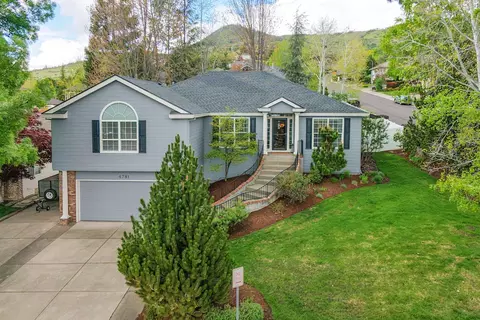 4781 Torrey Pines Dr, Medford, OR 97504