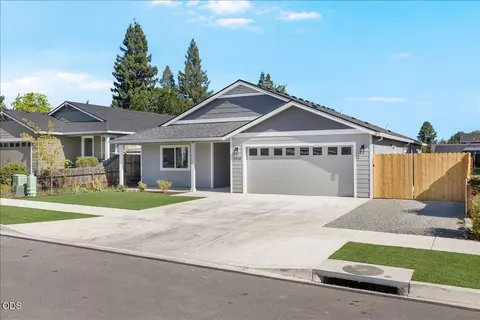 1834 Ingram Ln, Medford, OR 97501